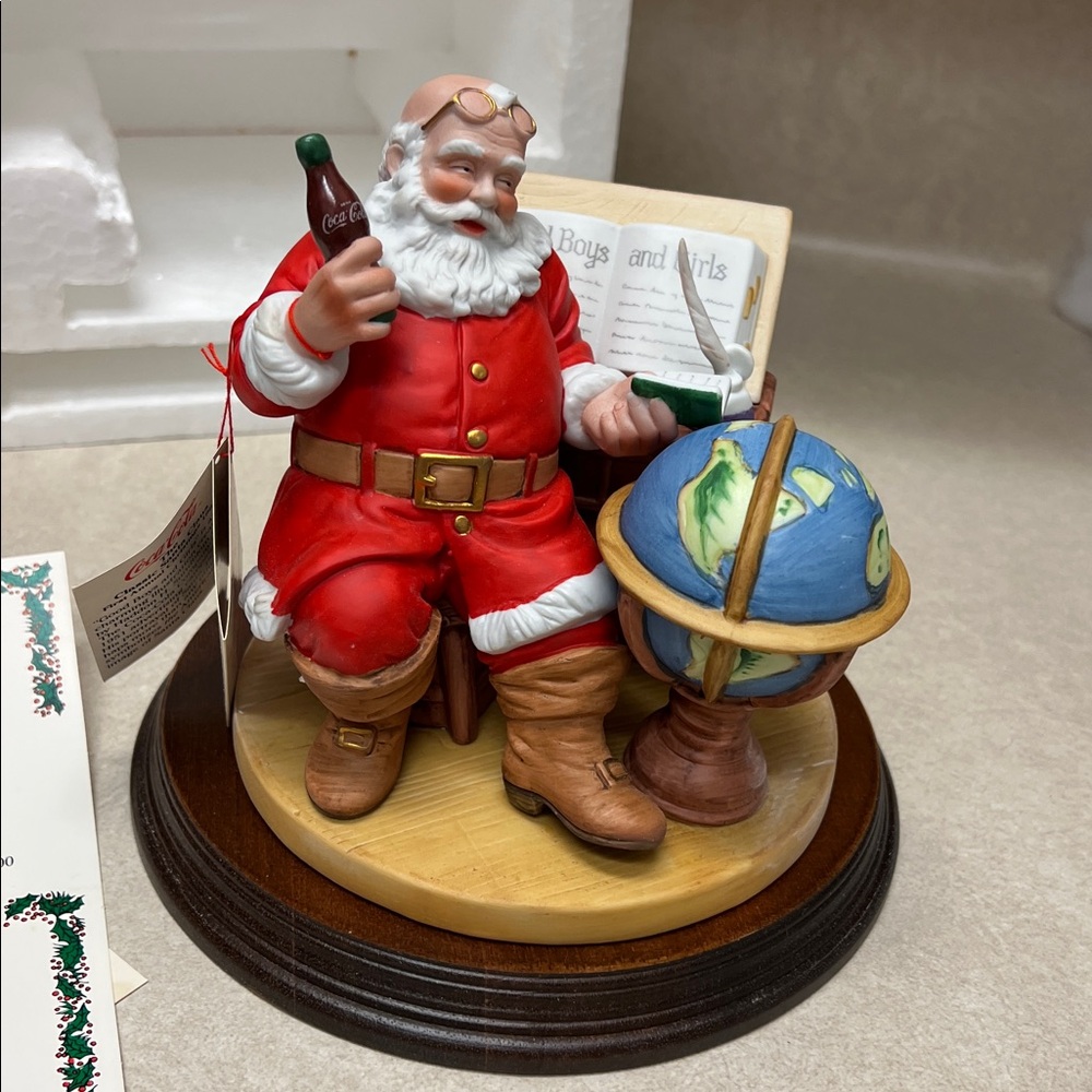 Coca Cola Santa Figurine with Red Suit and Globe the classicChristmas 1983